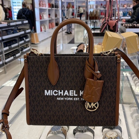 MICHAEL KORS
Mirella Small Logo Crossbody Bag
Brown
NWT - Picture 11 of 16